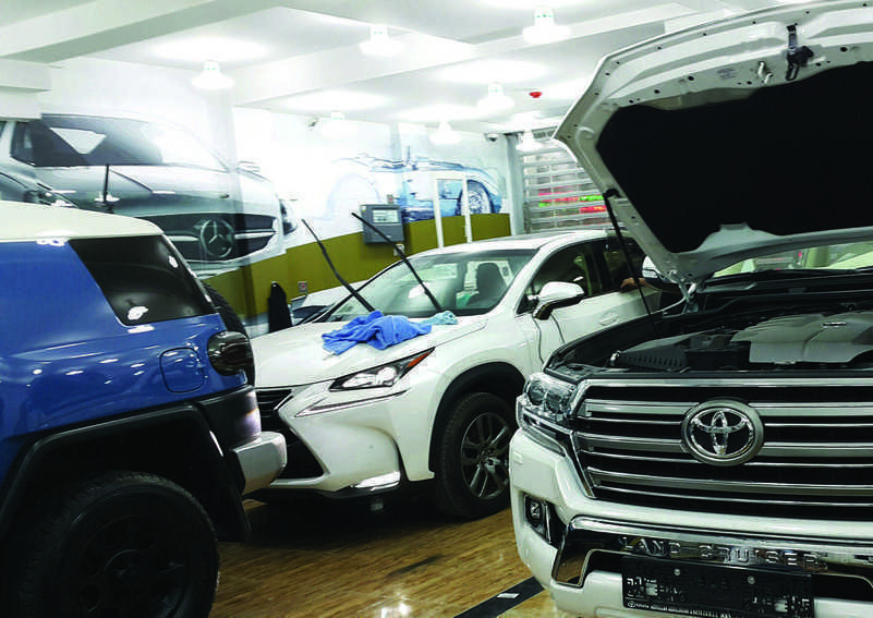 DECORATING CAR WITH STICKERS