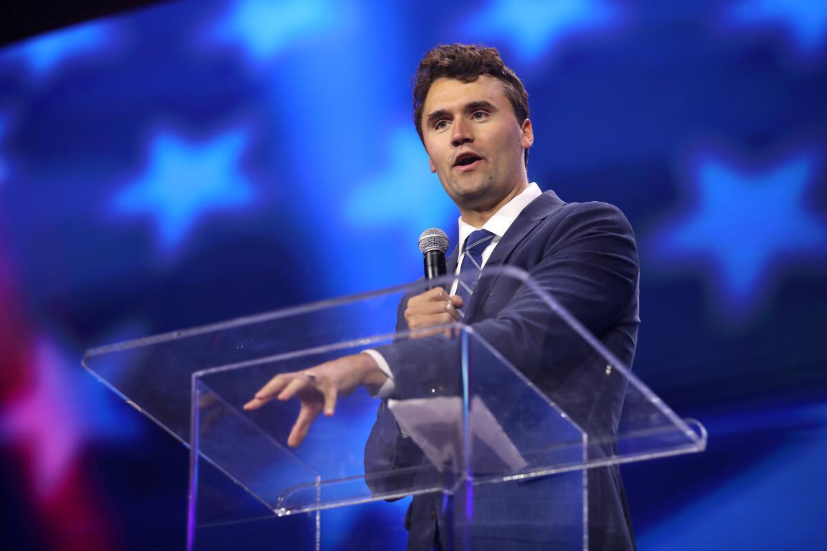EUA endurecem medidas após assassinato de Charlie Kirk e barram entrada de estrangeiros EUA endurecem medidas após assassinato de Charlie Kirk e barram entrada de estrangeiros