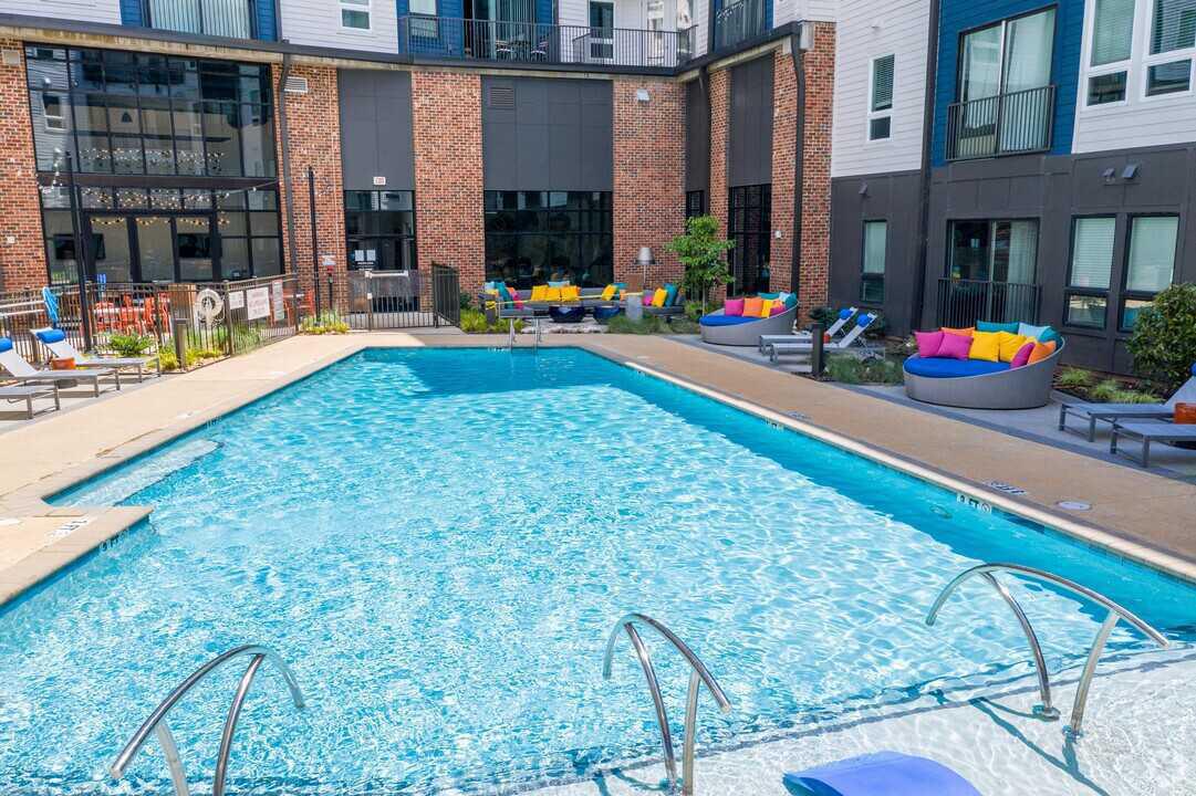 424 E 36th St 424 E 36th St