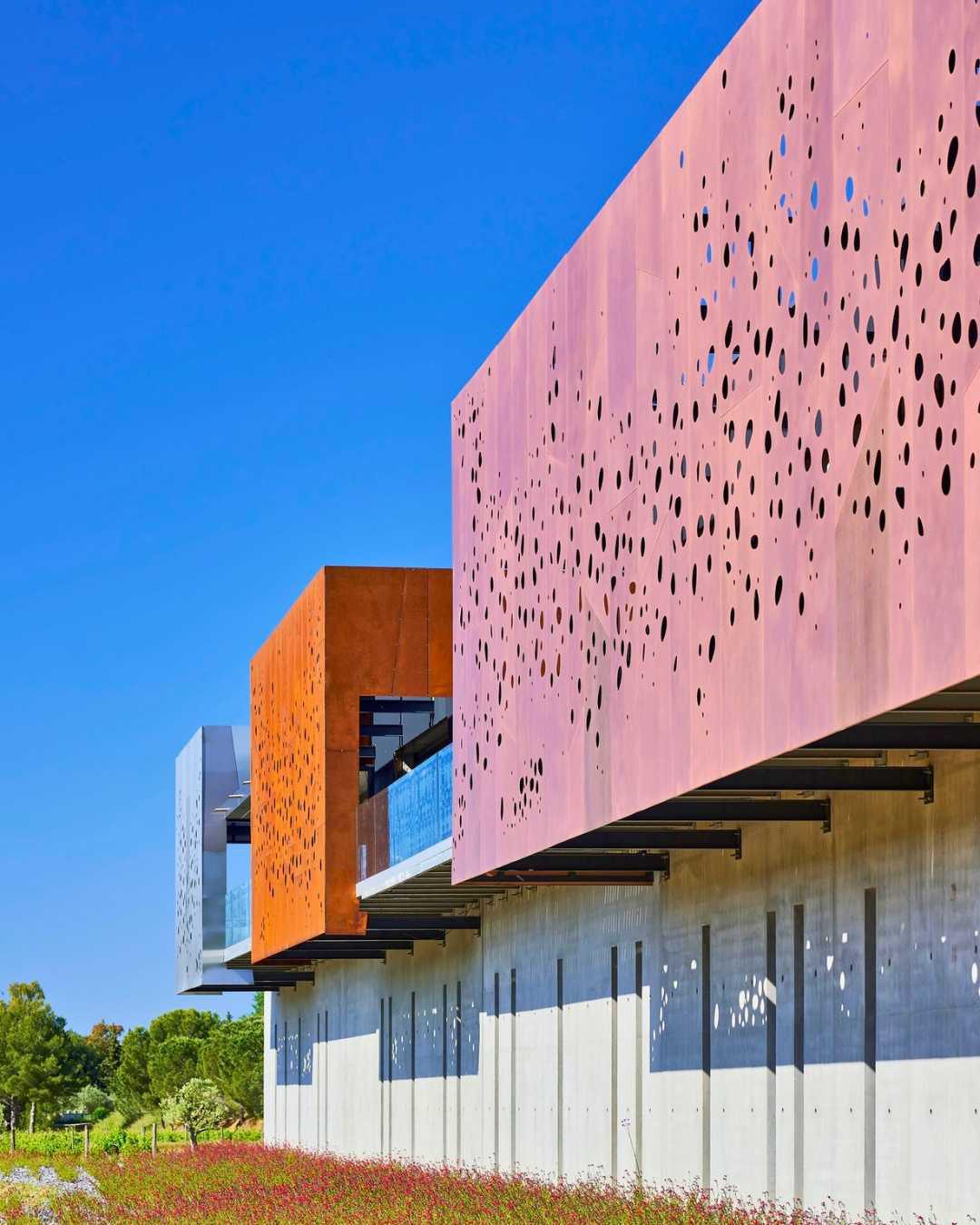 Château Sainte Marguerite : Des racines et des ailes Château Sainte Marguerite : Des racines et des ailes