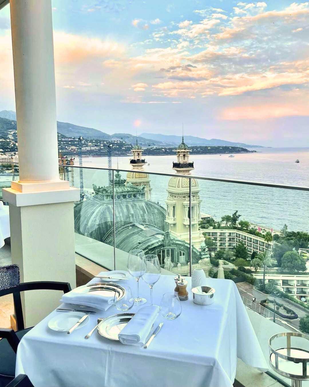 À Monaco : Sous le palais, la cave À Monaco : Sous le palais, la cave