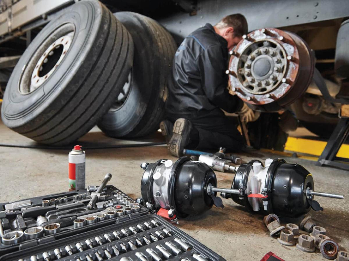 HEAVY VEHICLE MAINTENANCE