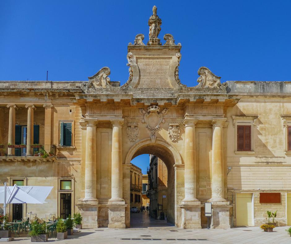 Porta San Biagio: Una Meraviglia Storica e una Sosta Gustosa al Road 66 Porta San Biagio: Una Meraviglia Storica e una Sosta Gustosa al Road 66