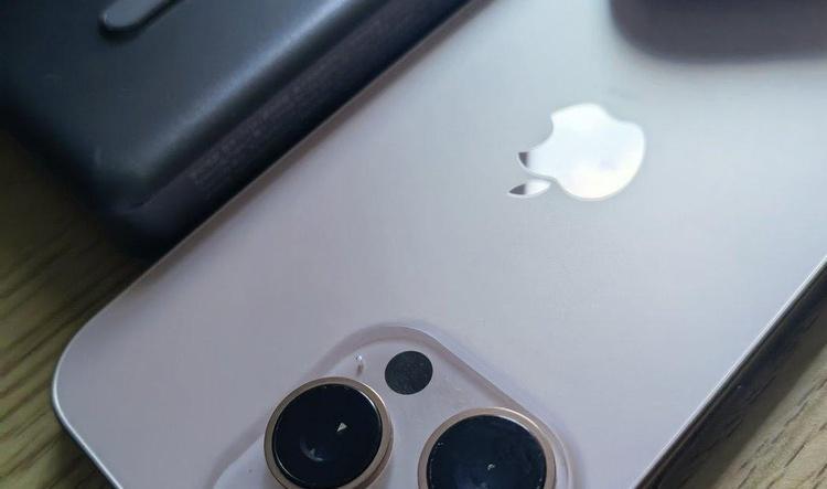 iPhone 16 Pro Max 256 Go + AirPods + Power Bank â 325000 FC / 650âŹ