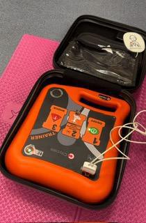 Formation des élèves de 2de pro à l'usage du défibrillateur Automatisé Externe Formation des élèves de 2de pro à l'usage du défibrillateur Automatisé Externe