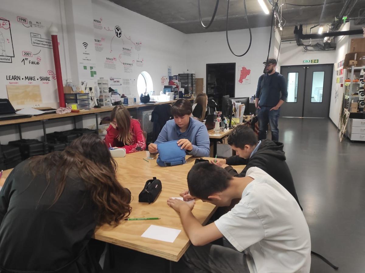 Atelier Cap Sciences avec les élèves de 3ème prépa-métiers : "Une fusée, de l'idée au vol" Atelier Cap Sciences avec les élèves de 3ème prépa-métiers : "Une fusée, de l'idée au vol"