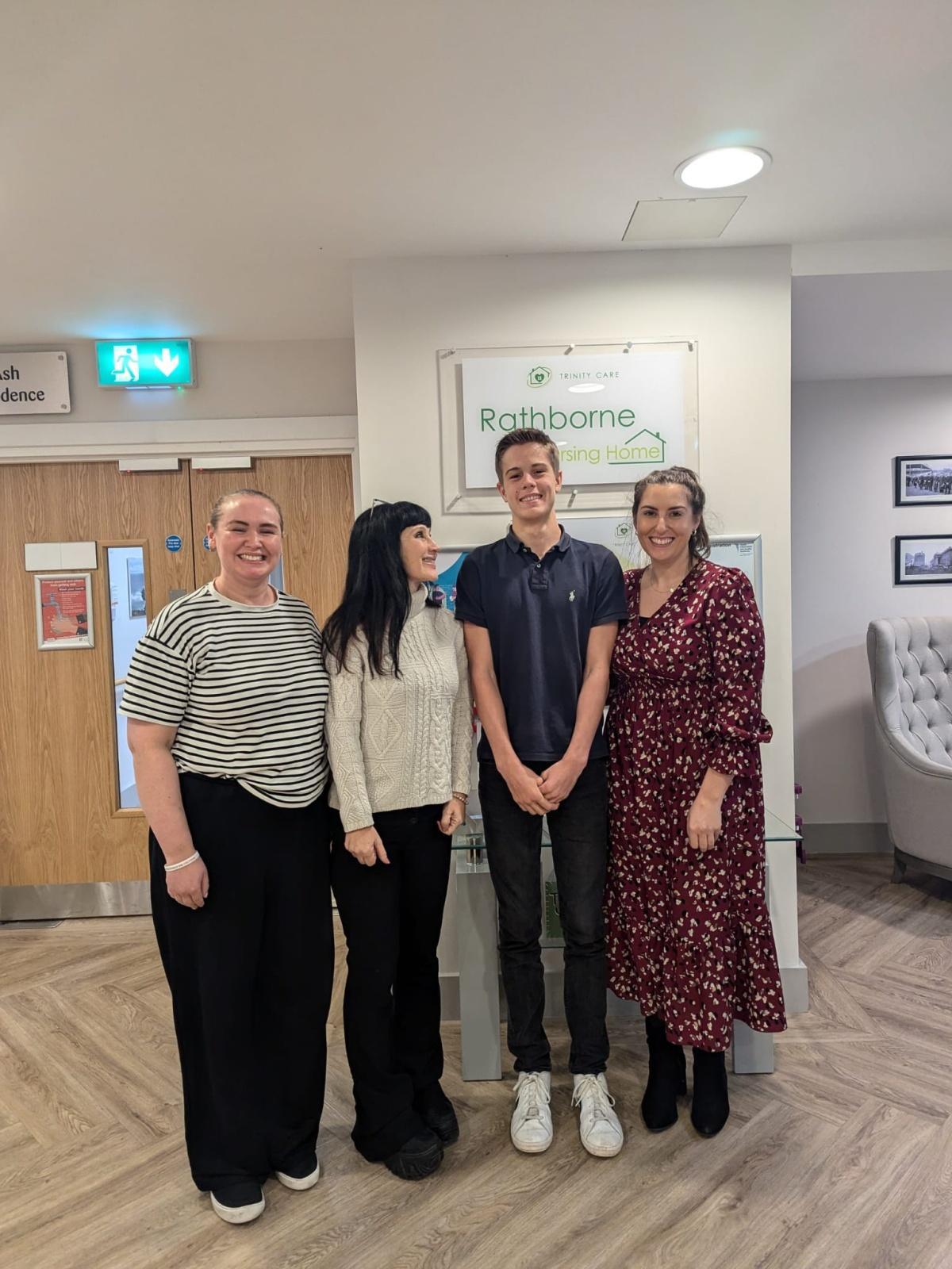 Trois élèves de notre LP en stage 3 semaines à Dublin (Irlande) Trois élèves de notre LP en stage 3 semaines à Dublin (Irlande)