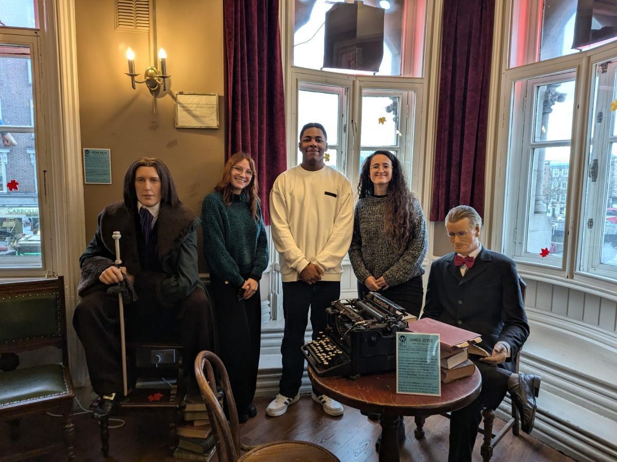 Trois élèves de notre LP en stage 3 semaines à Dublin (Irlande) Trois élèves de notre LP en stage 3 semaines à Dublin (Irlande)