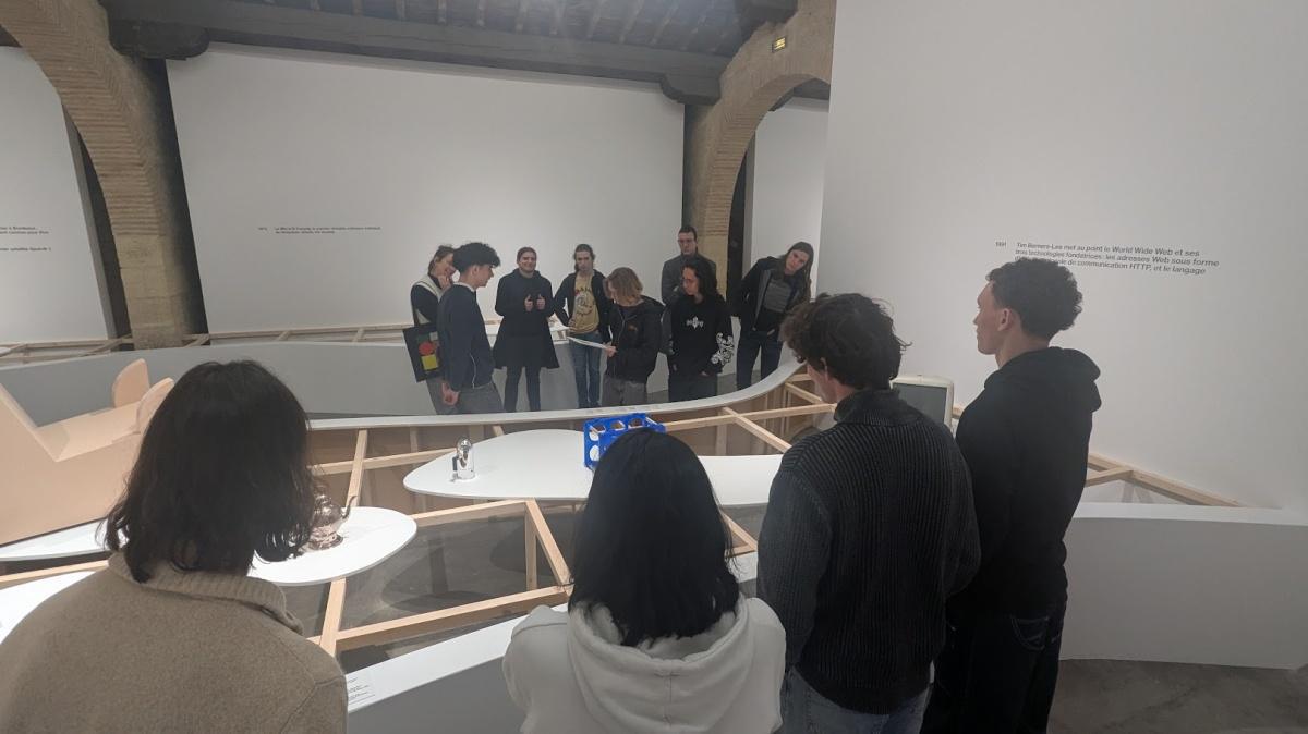 La Terminale BMA Horlogerie visite l'exposition Cronos au Centre d'Arts Plastiques Contemporains de Bordeaux La Terminale BMA Horlogerie visite l'exposition Cronos au Centre d'Arts Plastiques Contemporains de Bordeaux