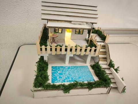 Les élèves de notre 3ème prépa-métiers réalisent une maison en carton intégrant de petits circuits d’éclairage