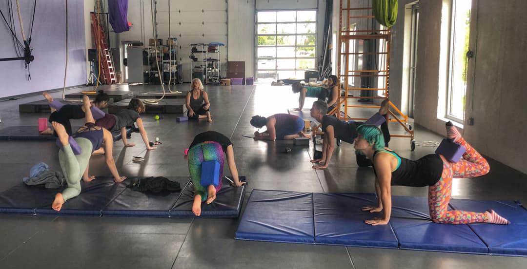 BEGIN A 3-WEEK INTERMEDIATE FLEXIBILITY & HANDSTAND PROGRAM