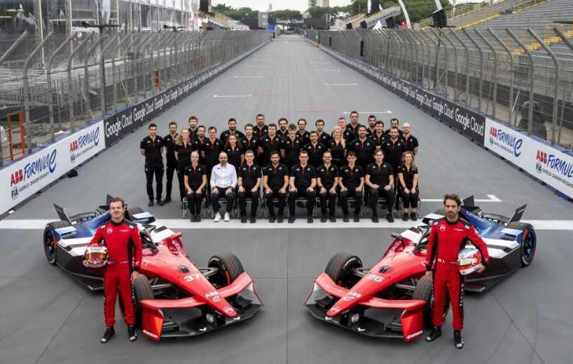 L’ÉQUIPE CITROËN RACING FORMULA E CÉLÈBRE UN PODIUM POUR SES DÉBUTS EN FORMULA E L’ÉQUIPE CITROËN RACING FORMULA E CÉLÈBRE UN PODIUM POUR SES DÉBUTS EN FORMULA E