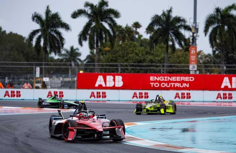 L’EQUIPE CITROËN RACING MISE A L’EPREUVE LORS DU PREMIER E-PRIX DE MIAMI L’EQUIPE CITROËN RACING MISE A L’EPREUVE LORS DU PREMIER E-PRIX DE MIAMI