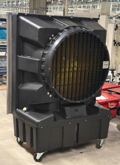 MU: MONTAGE: 2 MEGA - VENTILATEURS - BRUMISATEURS SONT EN PLACE ATUELLEMENT. MU: MONTAGE: 2 MEGA - VENTILATEURS - BRUMISATEURS SONT EN PLACE ATUELLEMENT.