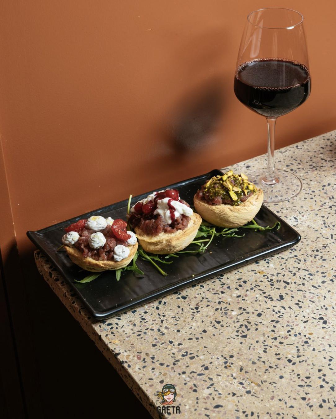 La Puglia in un Morso: Le Friselle Salentine Gourmet di Greta Experience