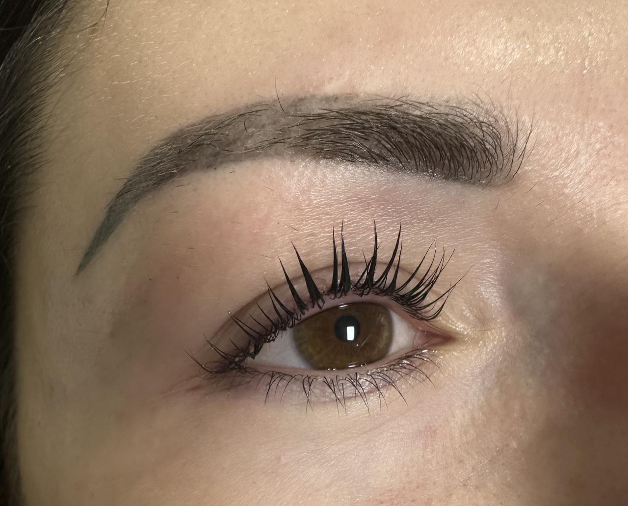 Rehaussement de cils avec teinture
