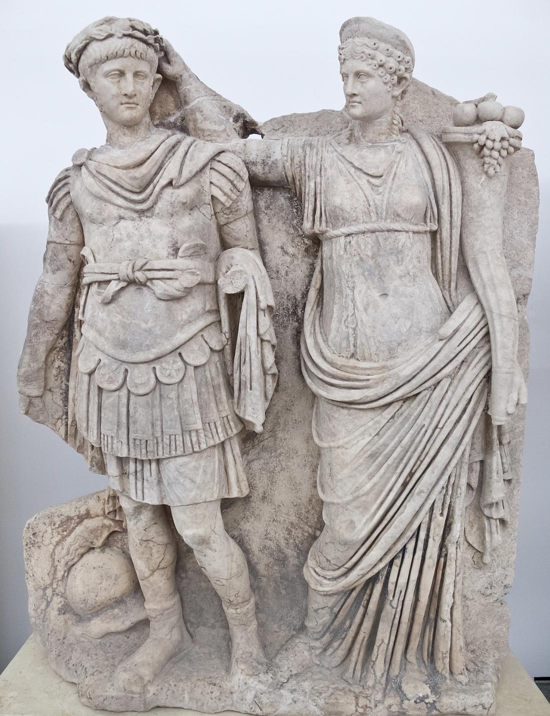 Agrippine la Jeune : Femme de l'Ombre du Pouvoir Impérial Agrippine la Jeune : Femme de l'Ombre du Pouvoir Impérial