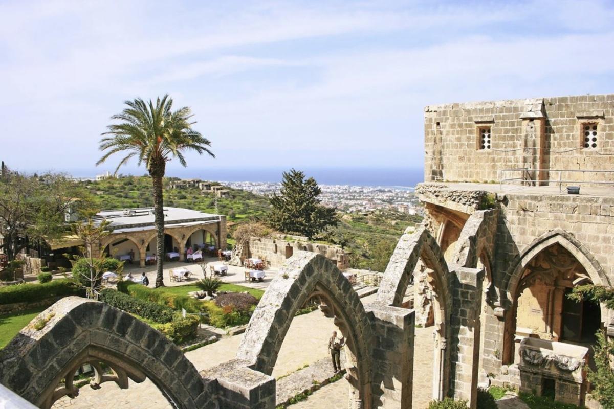 Le Royaume de Chypre : Une Épopée Latine au Cœur de la Méditerranée Le Royaume de Chypre : Une Épopée Latine au Cœur de la Méditerranée