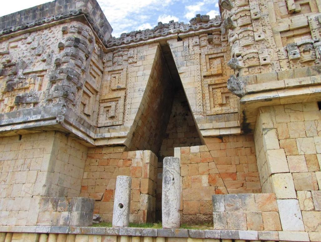 Les Mayas : Une Civilisation Brillante et Mystérieuse Les Mayas : Une Civilisation Brillante et Mystérieuse