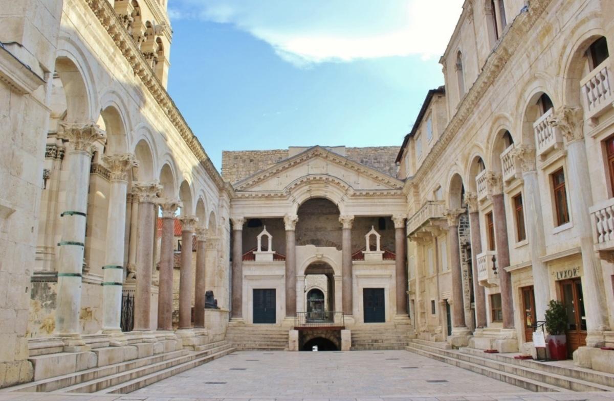 La restauration impériale de Dioclétien : l'Empire sauvé par la réforme ? 