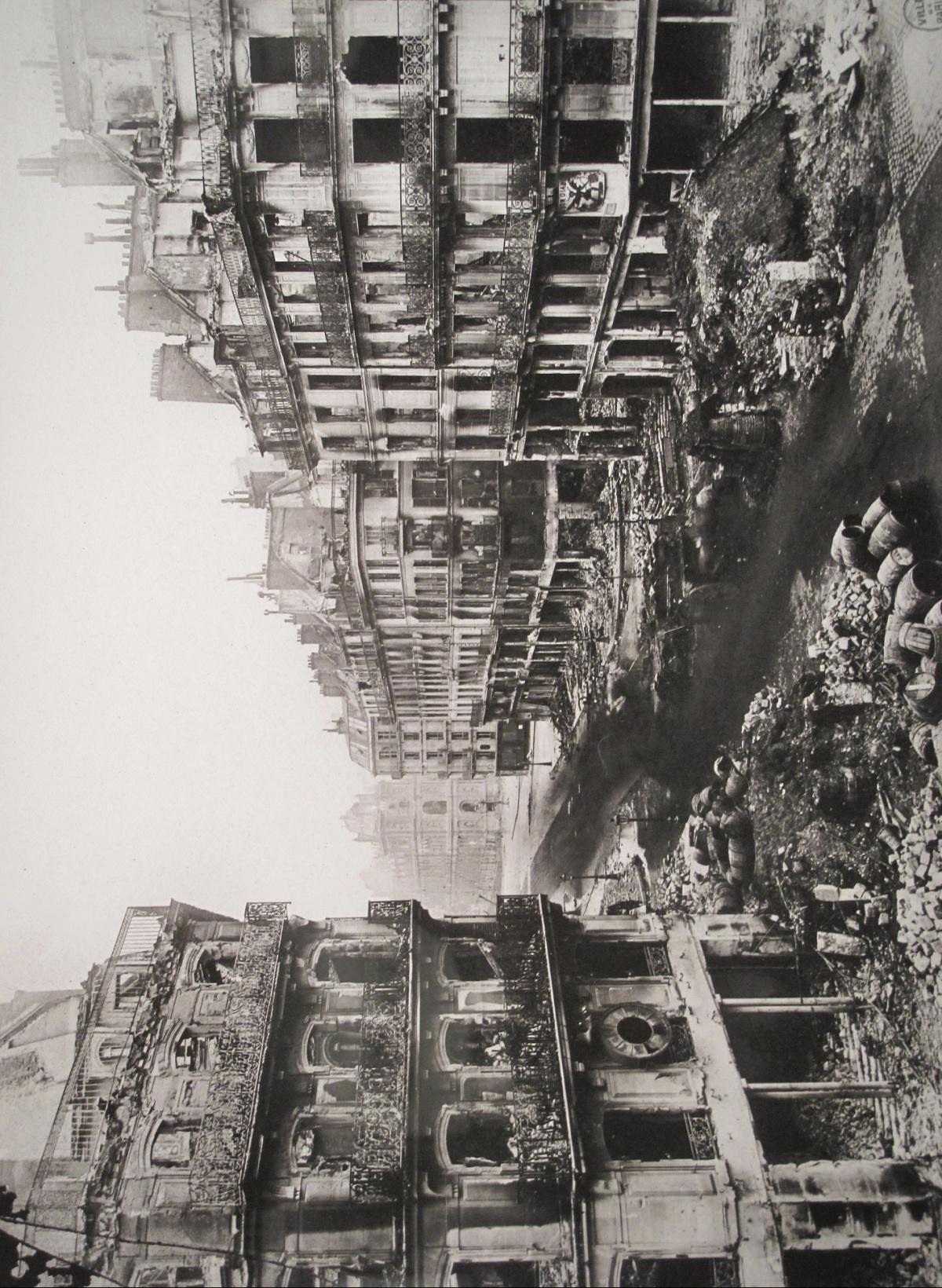 Genèse de la IIIème République : la Commune de Paris Genèse de la IIIème République : la Commune de Paris