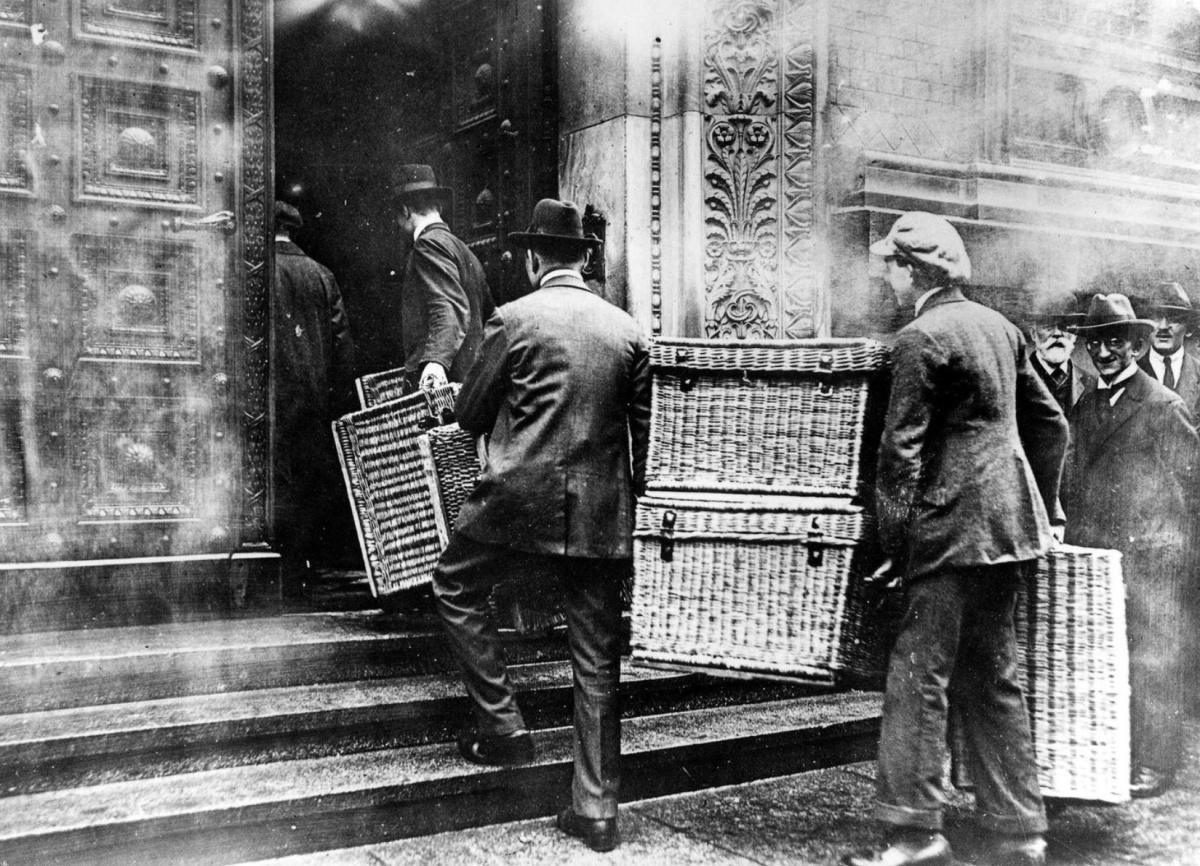 1920-1933 : des Tensions en Suspens