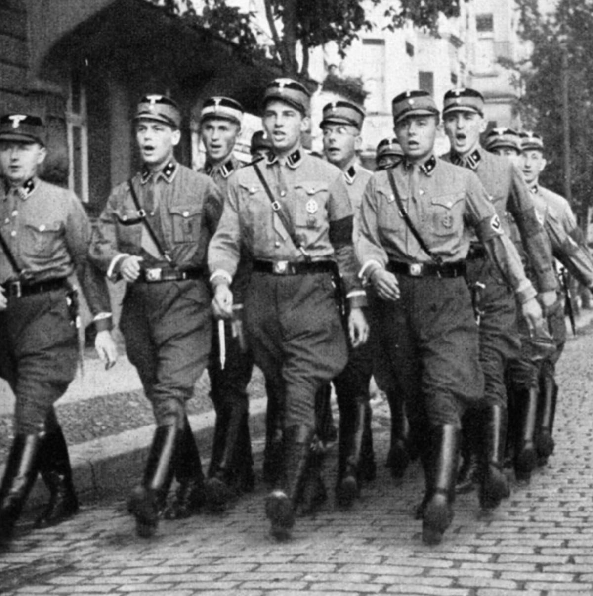 1920-1933 : des Tensions en Suspens 1920-1933 : des Tensions en Suspens