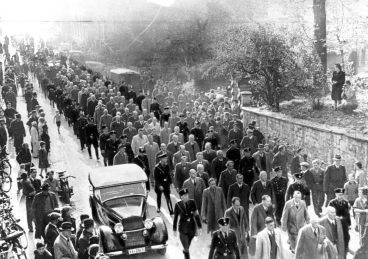 La politique Juive des nazis : aux Prémices de la Shoah La politique Juive des nazis : aux Prémices de la Shoah