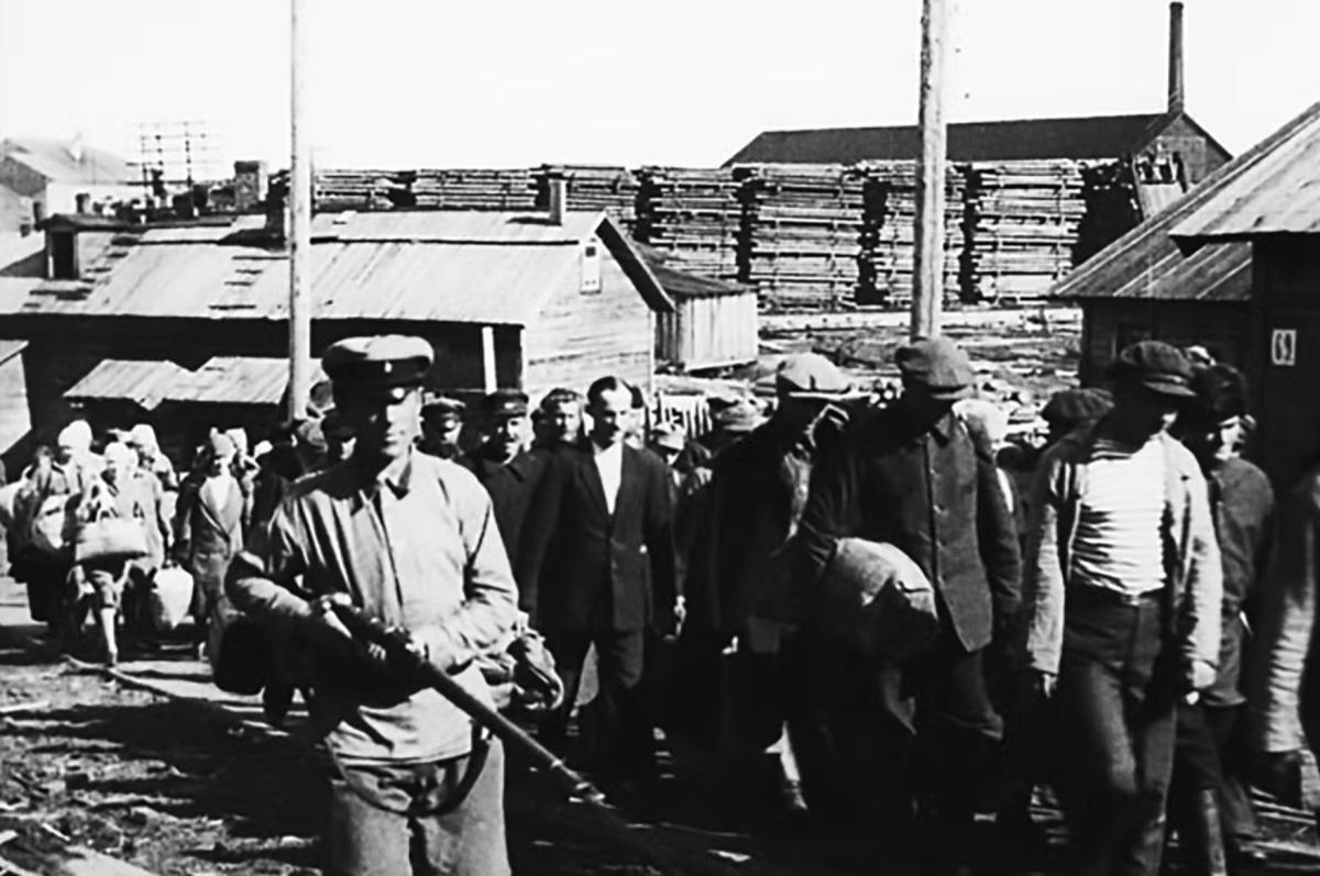 1929-1939 : les Réformes Staliniennes 1929-1939 : les Réformes Staliniennes