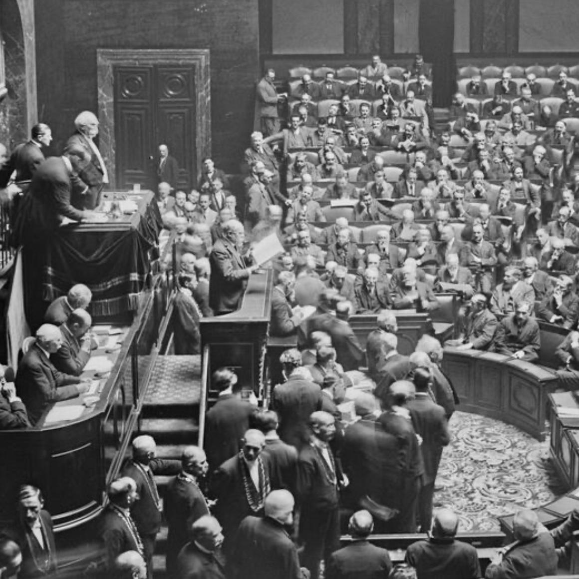 Le régime de Vichy (1940-1944) Le régime de Vichy (1940-1944)