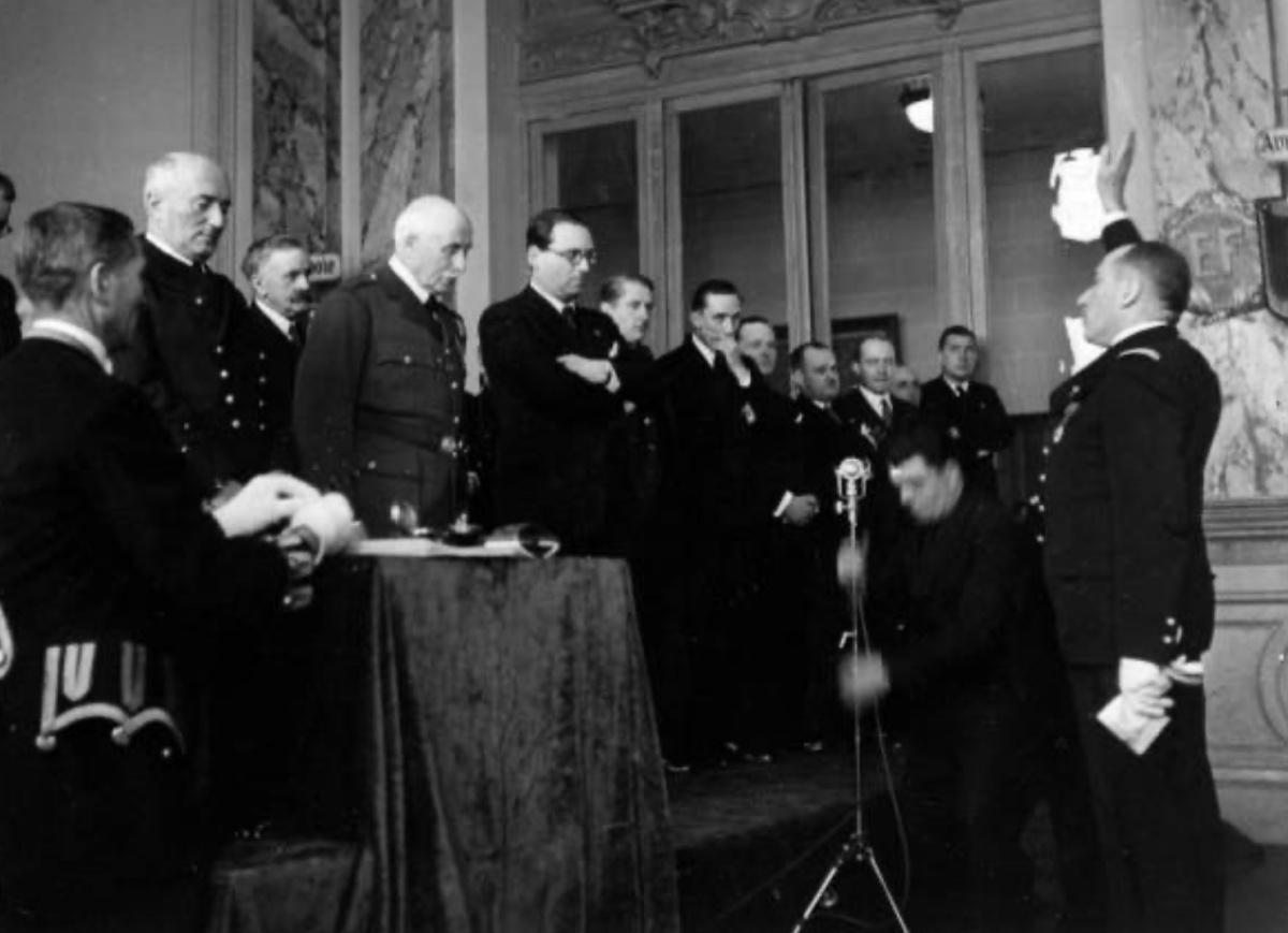 Le régime de Vichy (1940-1944) Le régime de Vichy (1940-1944)