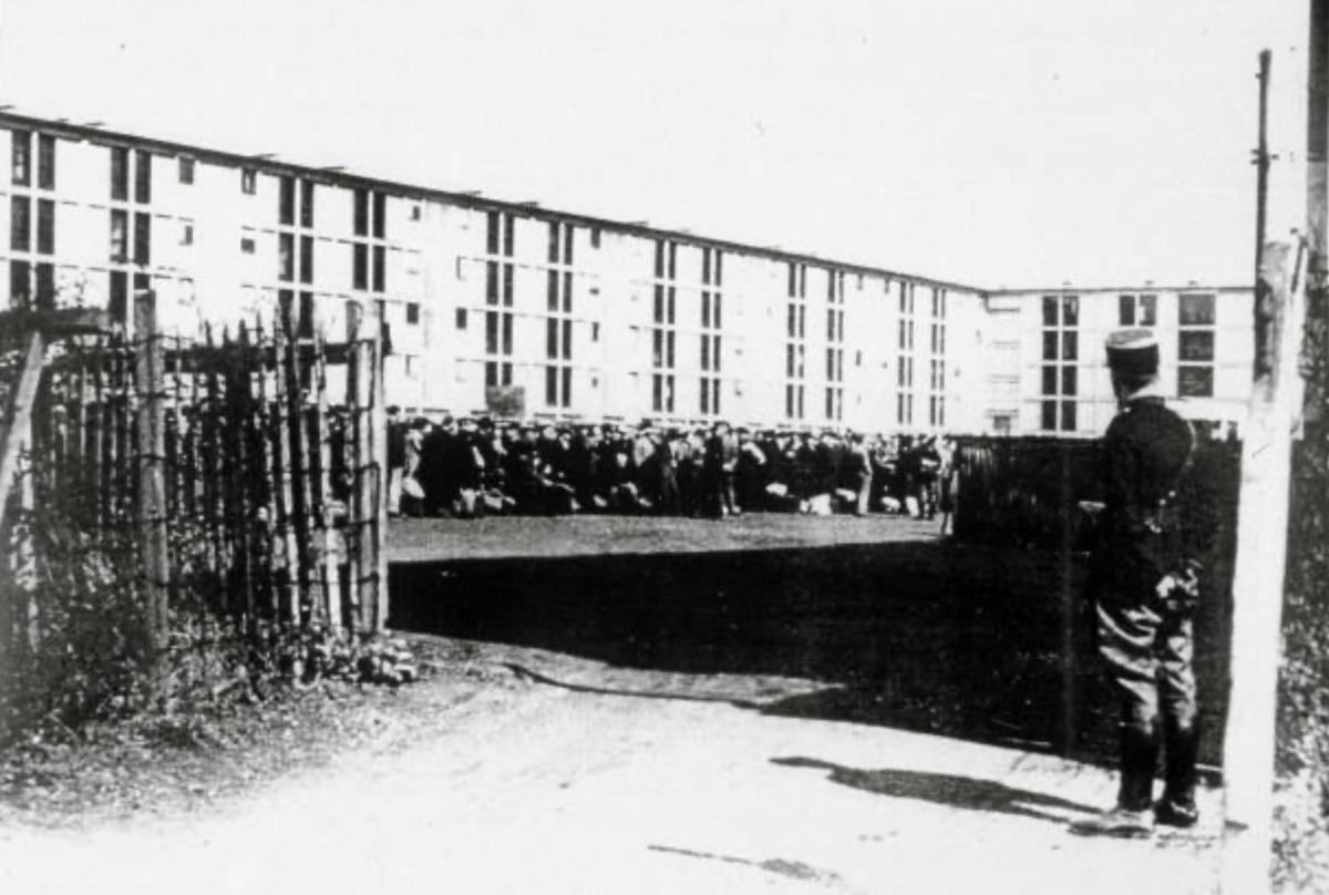 Le régime de Vichy (1940-1944) Le régime de Vichy (1940-1944)