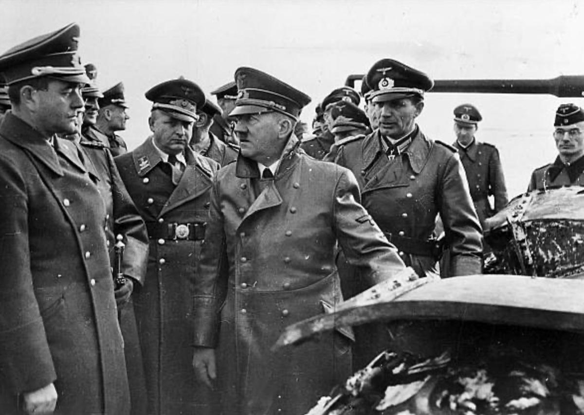 Léningrad, Stalingrad, Koursk : basculement sur le front de l'Est Léningrad, Stalingrad, Koursk : basculement sur le front de l'Est