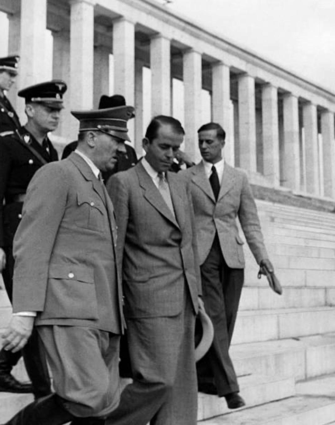 La chute du Reich : l'Étau se resserre La chute du Reich : l'Étau se resserre