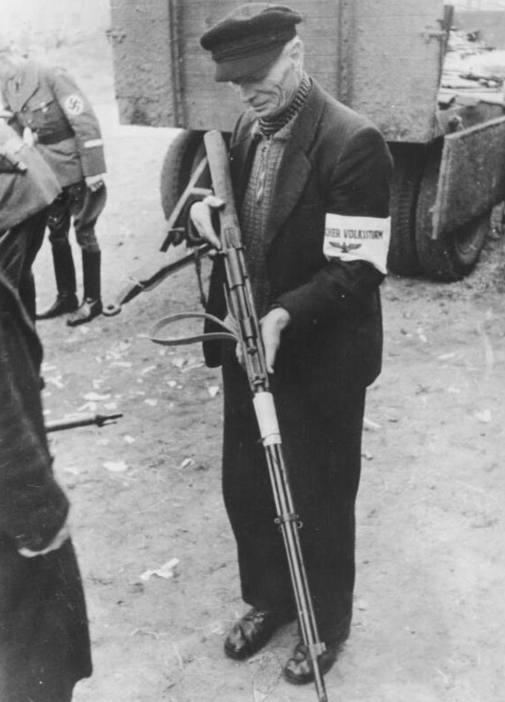 La chute du Reich : l'Étau se resserre La chute du Reich : l'Étau se resserre