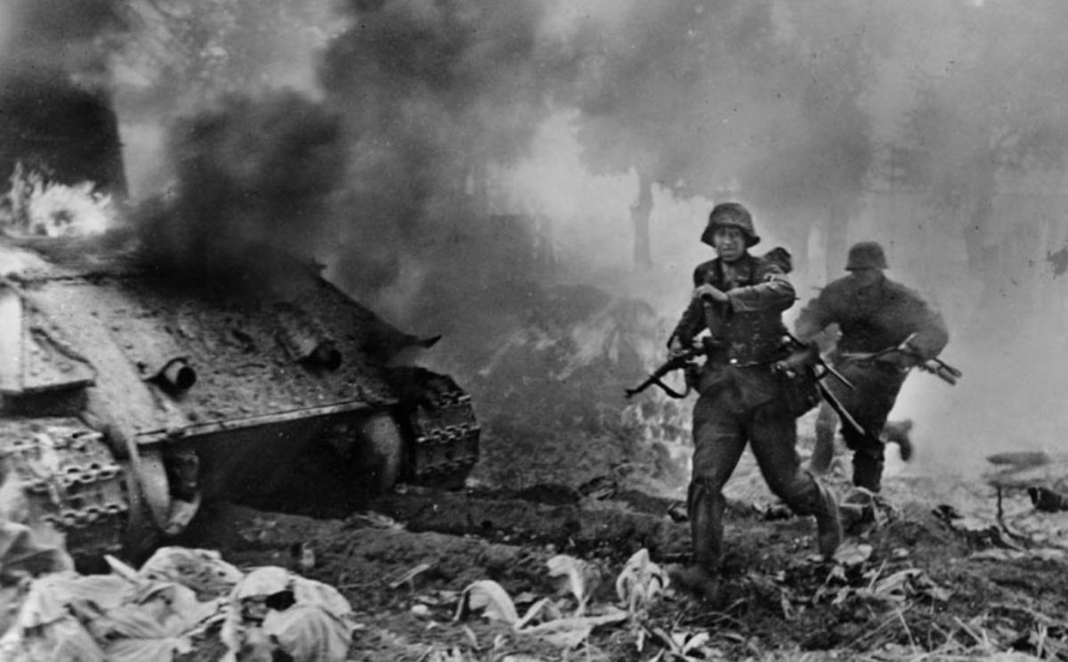 La chute du Reich : l'Étau se resserre La chute du Reich : l'Étau se resserre