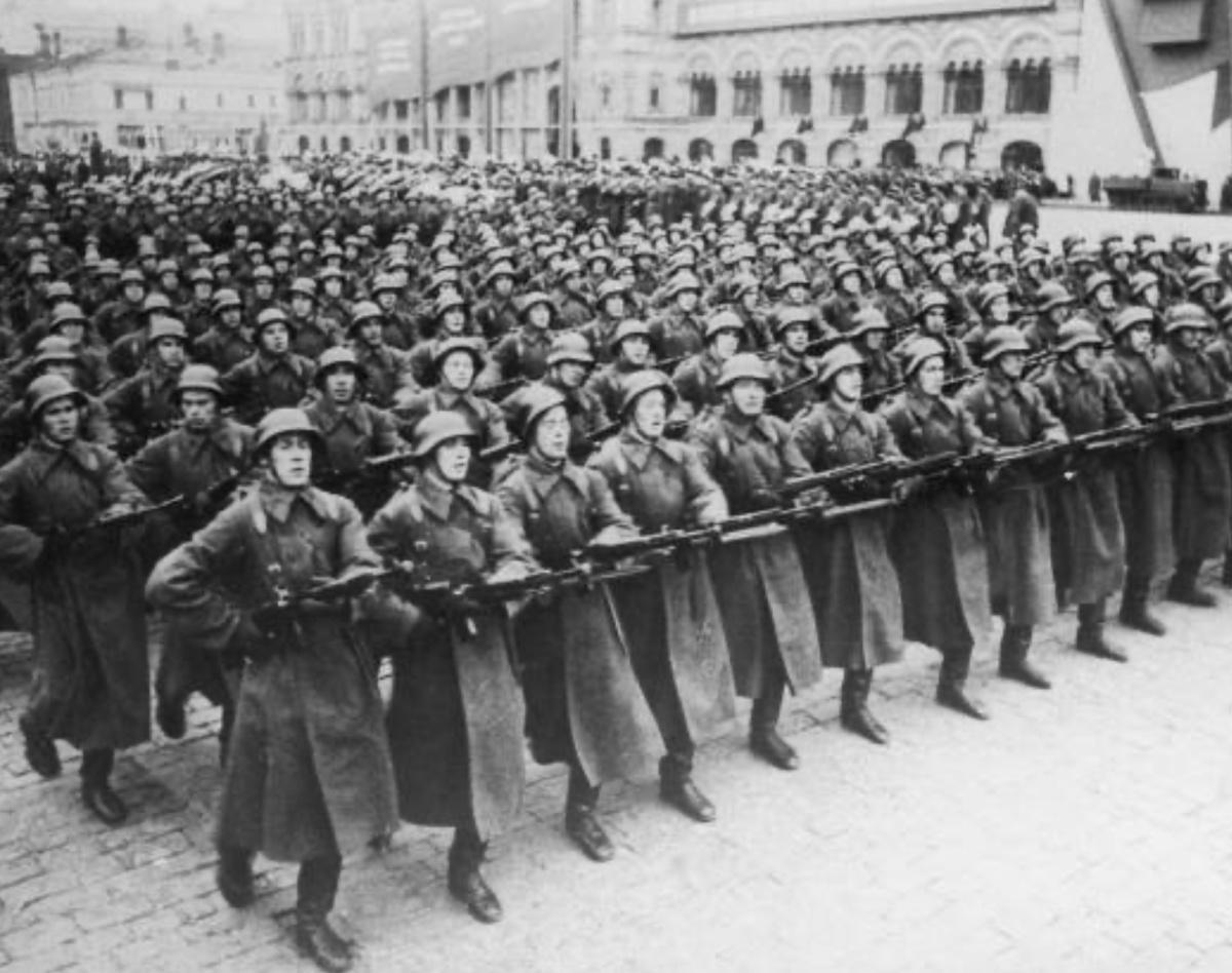 La chute du Reich : l'Étau se resserre La chute du Reich : l'Étau se resserre