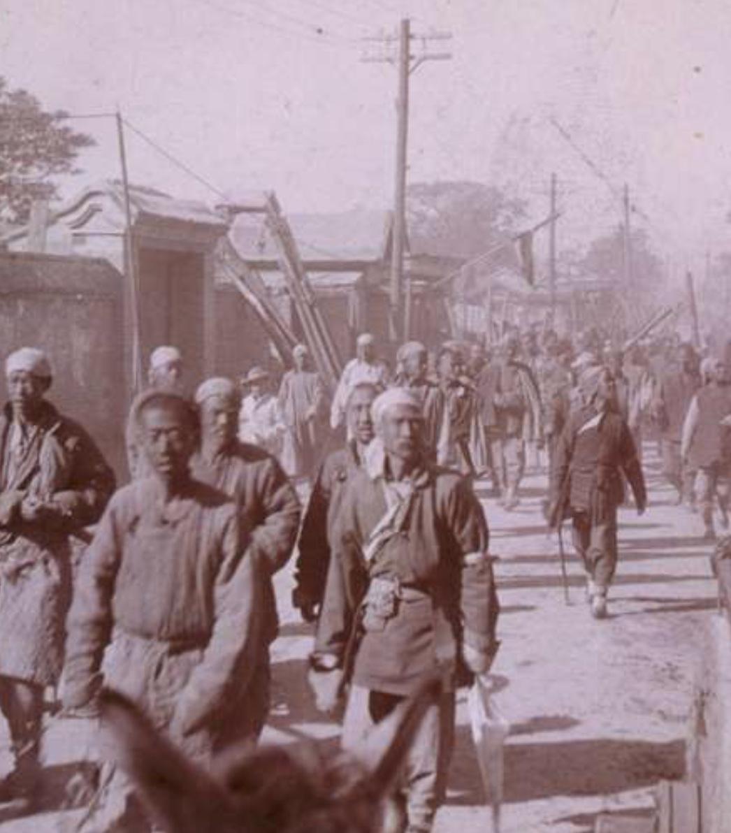 ​L'Agonie du Dragon : Le Crépuscule de l'Empire Céleste