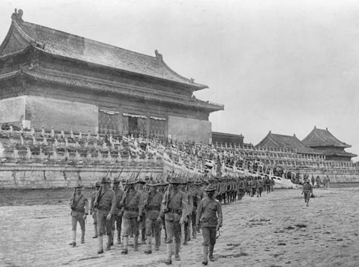 ​L'Agonie du Dragon : Le Crépuscule de l'Empire Céleste