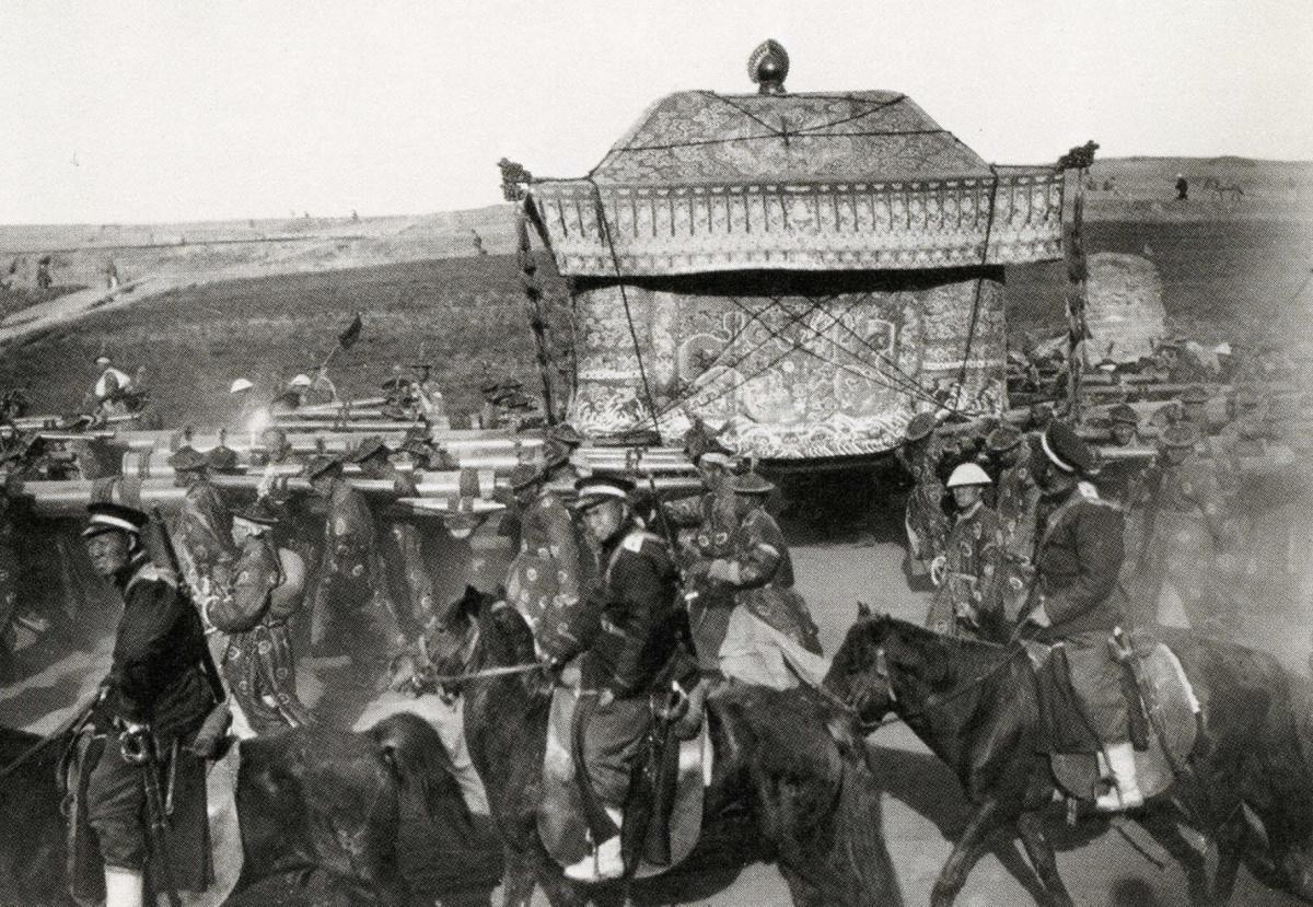 L'Agonie du Dragon : Le Crépuscule de l'Empire Céleste L'Agonie du Dragon : Le Crépuscule de l'Empire Céleste