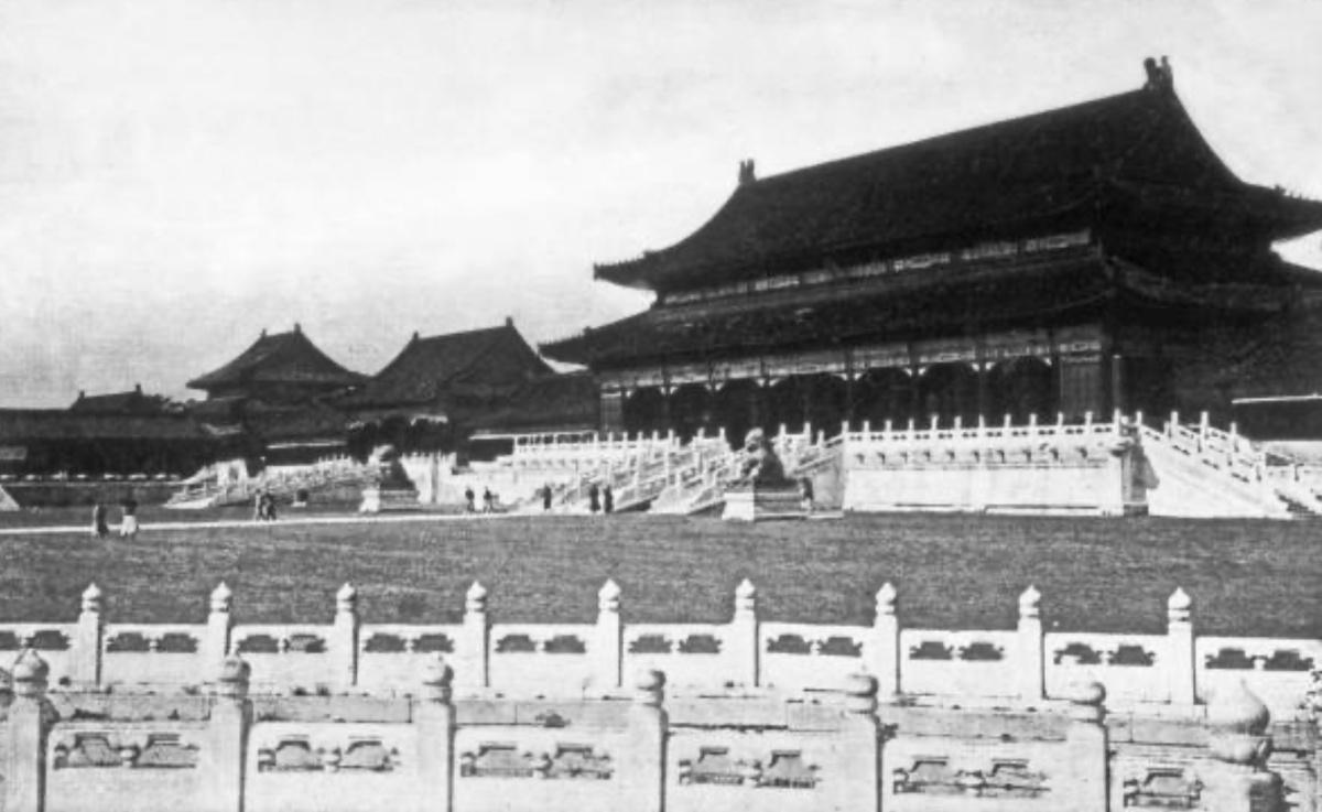 ​L'Agonie du Dragon : Le Crépuscule de l'Empire Céleste