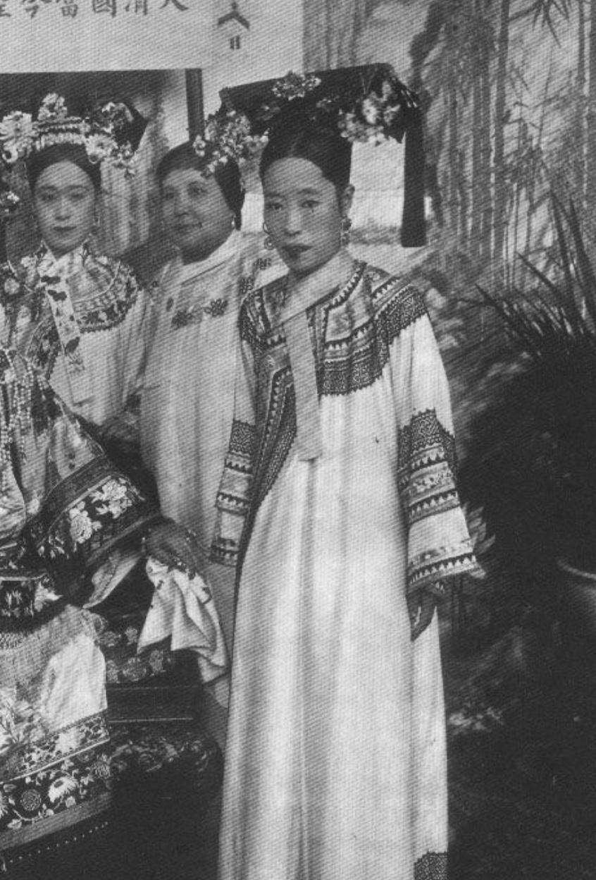 ​L'Agonie du Dragon : Le Crépuscule de l'Empire Céleste