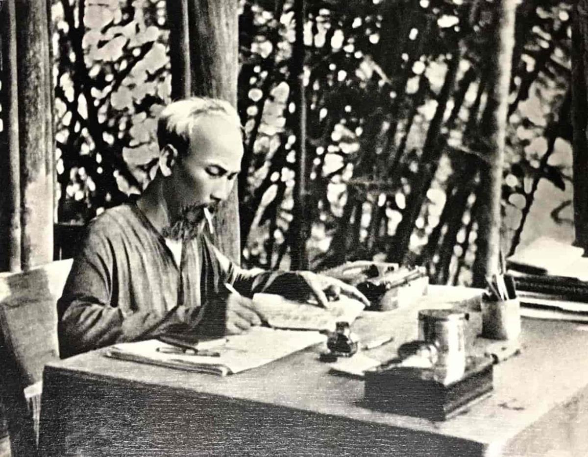 La Guerre de 10 000 jours : L'ordre ancien s'effondre (1940-1946)