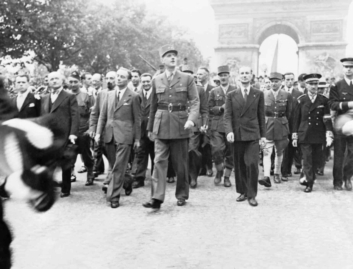 La Guerre de 10 000 jours : L'ordre ancien s'effondre (1940-1946)