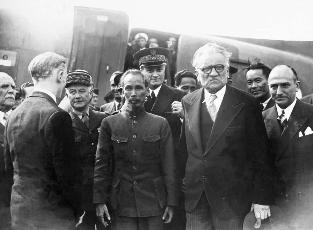 La Guerre de 10 000 jours : L'ordre ancien s'effondre (1940-1946) La Guerre de 10 000 jours : L'ordre ancien s'effondre (1940-1946)