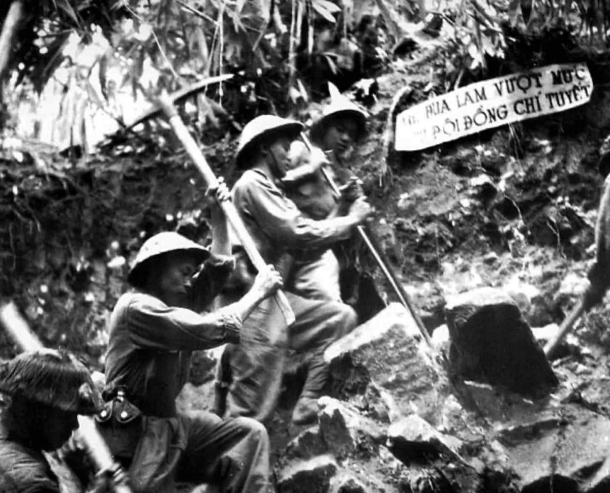 La Guerre de 10 000 jours : Le Calvaire de l'Empire (1946–1954)