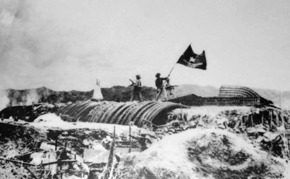 La Guerre de 10 000 jours : Le Calvaire de l'Empire (1946–1954) La Guerre de 10 000 jours : Le Calvaire de l'Empire (1946–1954)