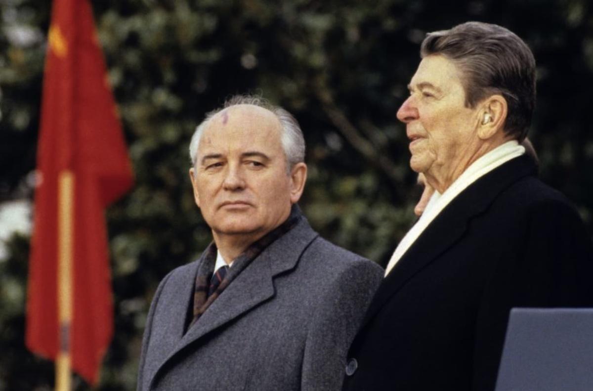 Les Crises et la Pérestroïka : les turbulences de la décennie 1980