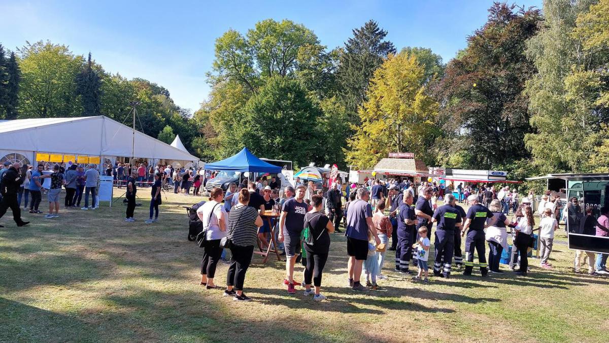 Jugendfeuerwehr Meinersen beim Jubiläum der SG – Löschwand und Blaulichtmeile begeistern Besucher