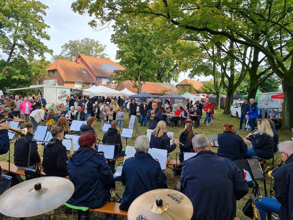 Musikzug FF Hillerse auf dem Herbstmarkt Hillerse